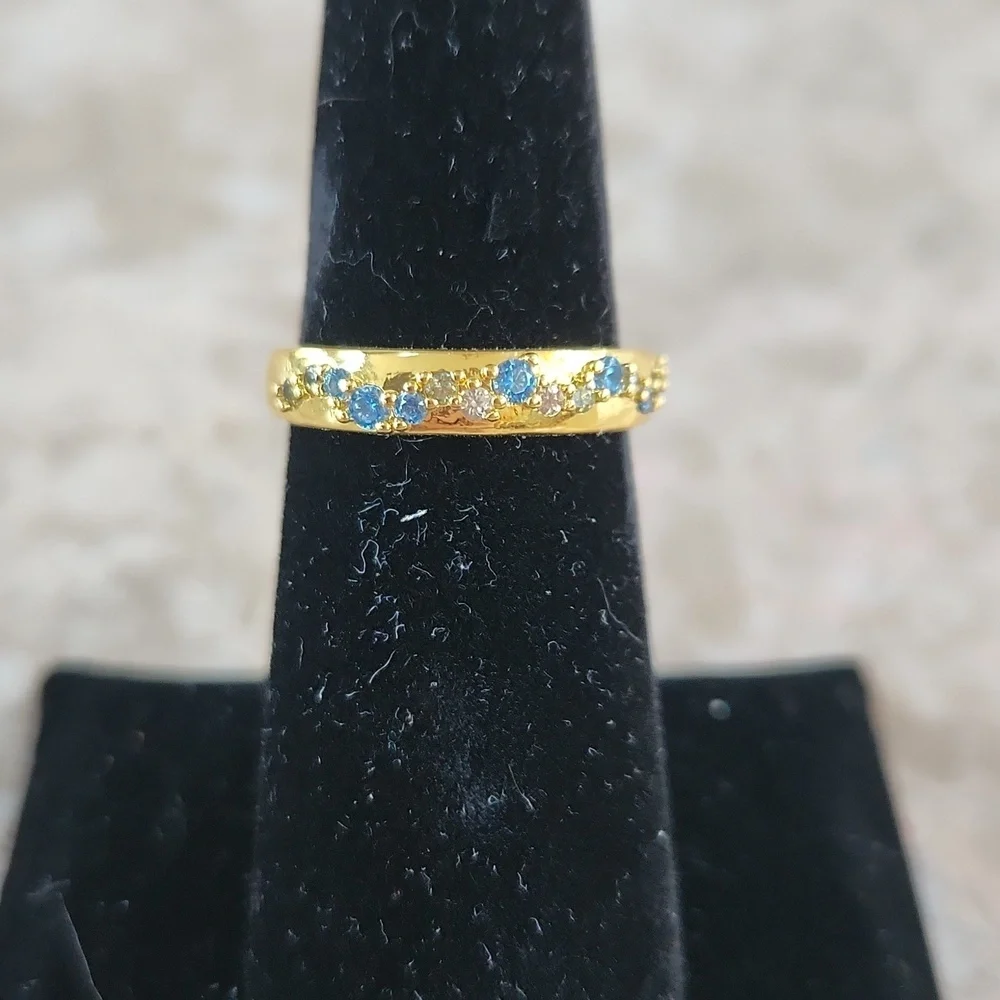 NEW Ring, Size 6